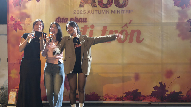  A spontaneous collaboration by three lovely ladies: Hằng – Trang – Dung